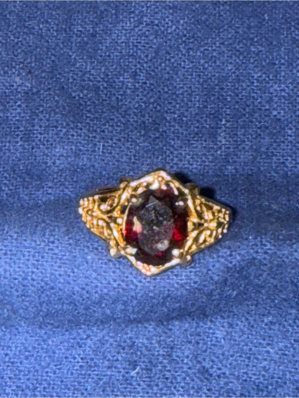 Vintage-Style Women’s 925 Gold Ring with Garnet gemstone